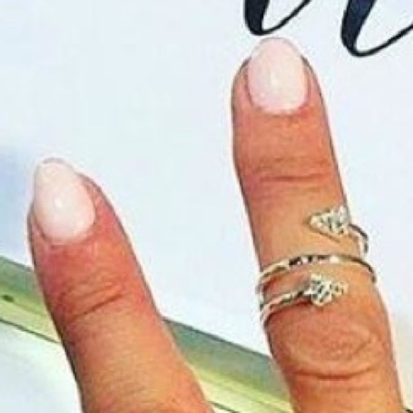 Stella & Dot Silver Winding Arrow Ring - Picture 2 of 5